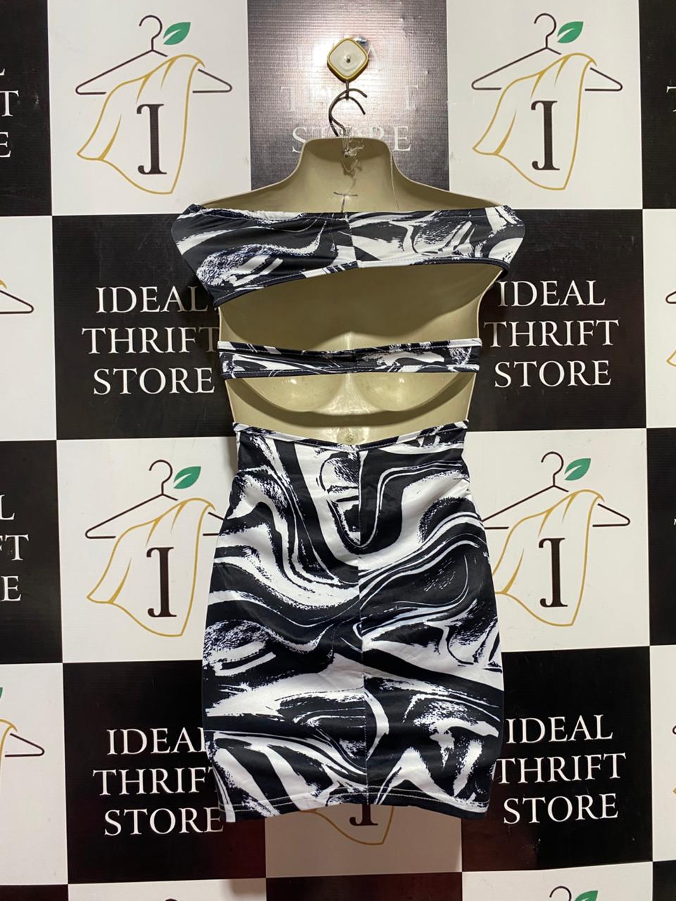 |M| BUST 16| B40| BOLD BLACK AND WHITE MARBLE PRINT BOAT NECK MINI DRESS WITH SIDE CUT-OUTS