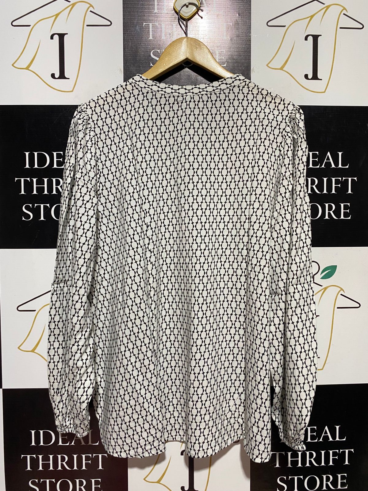 & ME |XL| BUST 24| B44| BLACK AND WHITE GEOMETRIC PATTERN BLOUSE