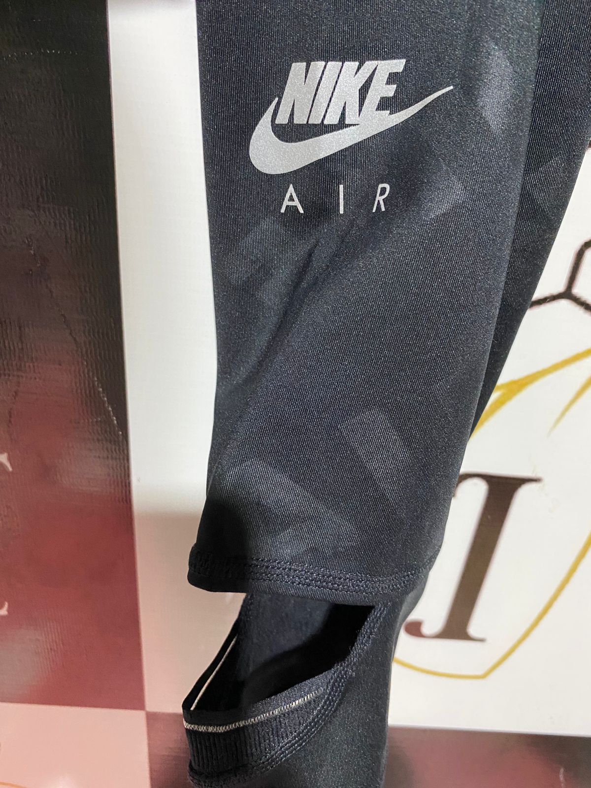 NIKE |XS| WAIST 22| B44| HIGH-WAISTED BLACK TONAL LOGO RUNNING LEGGINGS WITH CUT-OUT ANKLE DETAILS