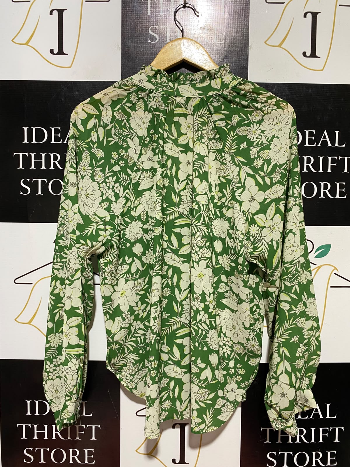 SHEIN |XL| BUST 23| B45| GREEN AND WHITE FLORAL BUTTON-DOWN RUFFLE COLLAR BLOUSE