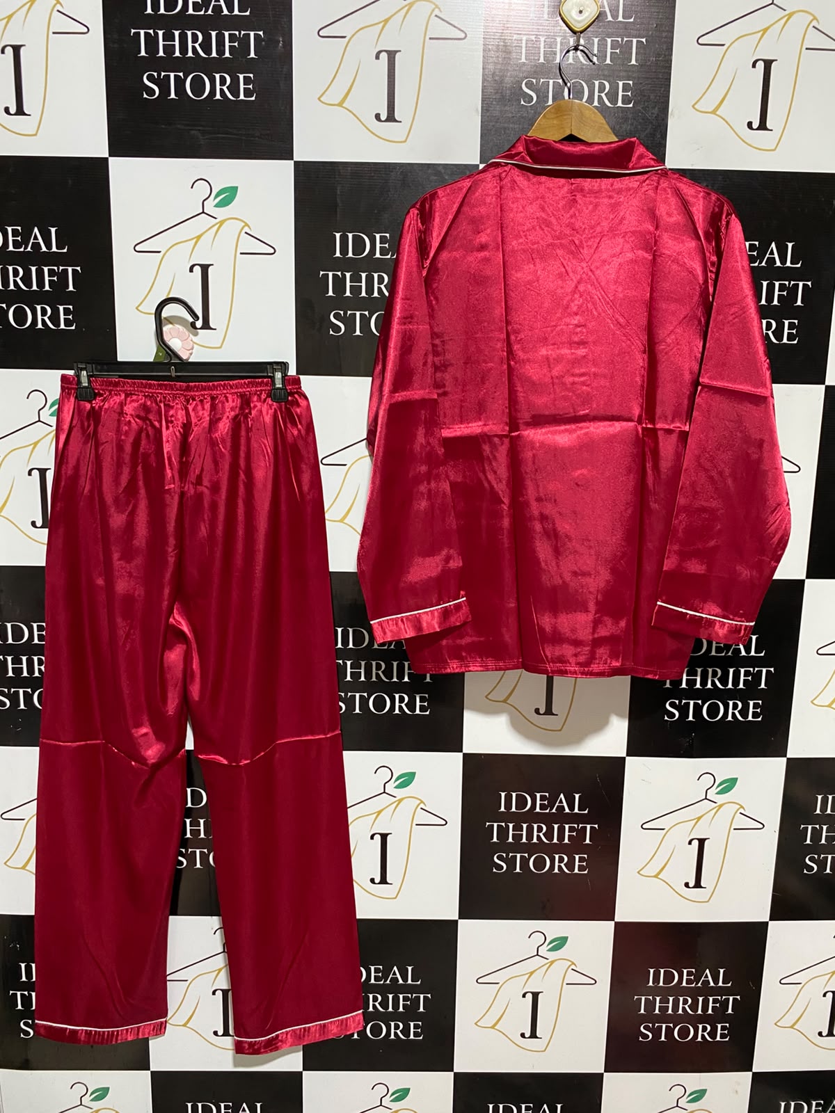 |XL| B47| SILKY RED BUTTON-DOWN LONG SLEEVE TOP & MATCHING PANTS SLEEPWEAR