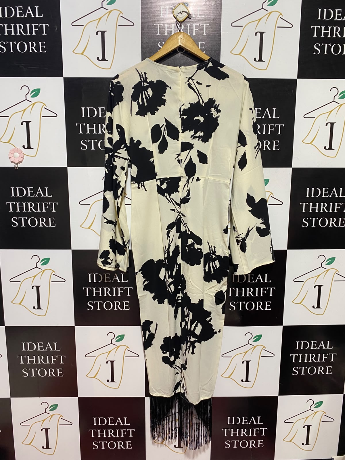 BOOHOO |M| BUST FREE| B49| BLACK AND CREAM FLORAL WRAP DRESS - HIGH-LOW FRINGE HEM LONG SLEEVE MIDI DRESS