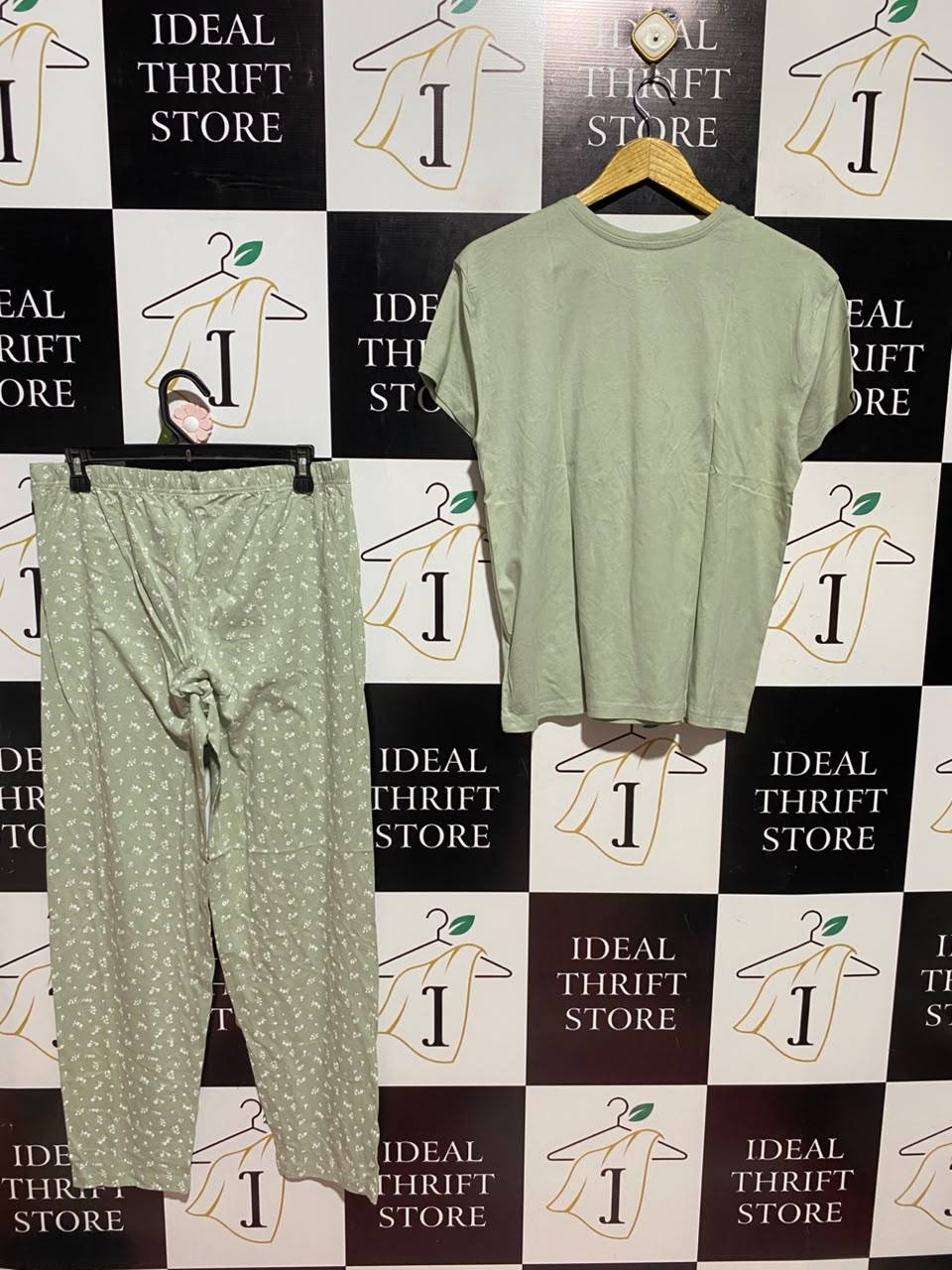 PRIMARK CARES |S| B50| SAGE GREEN DITSY FLORAL TWO-PIECE PAJAMA & LOUNGEWEAR SET