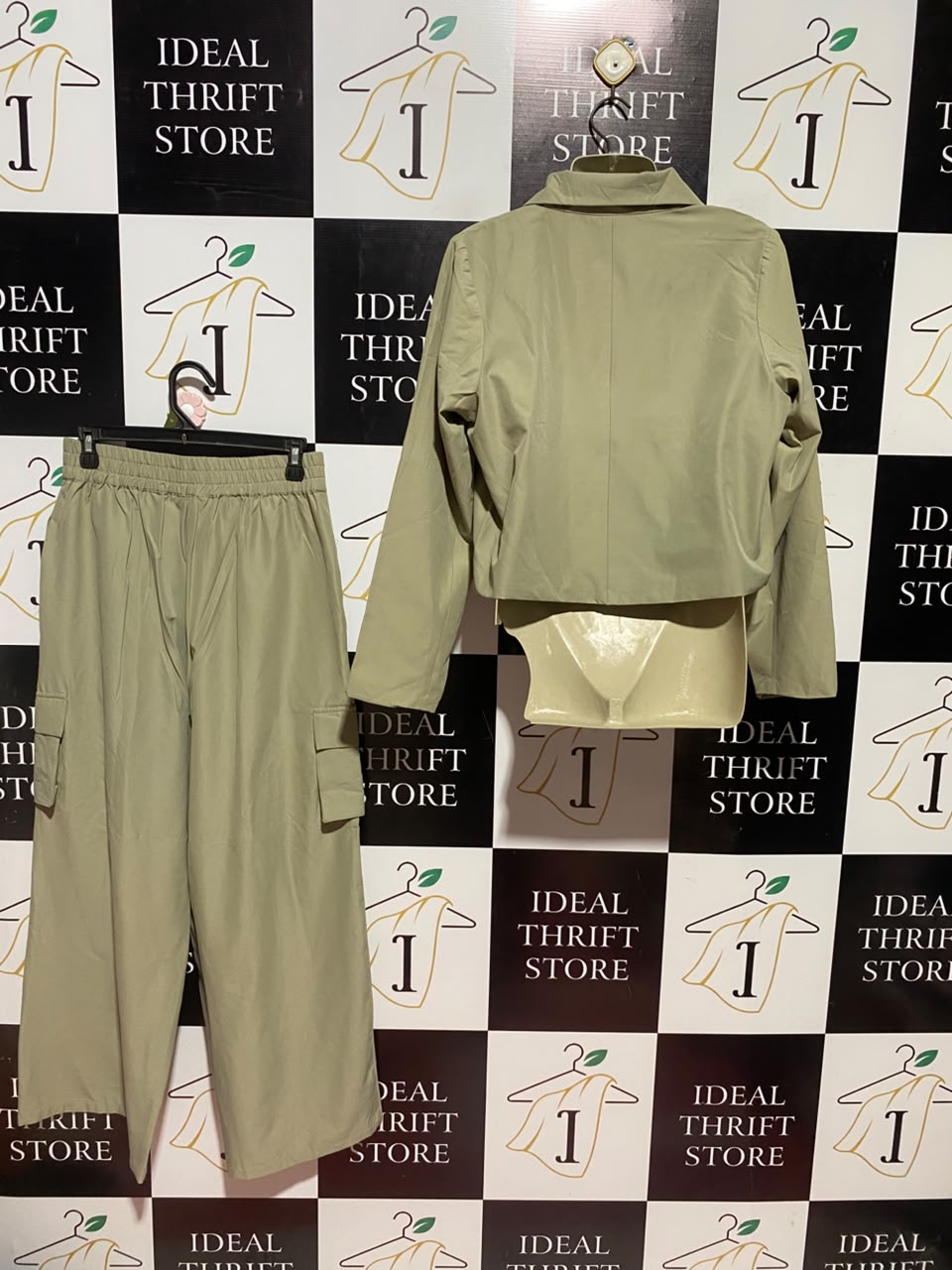 ZINK LONDON |M| B50| SAGE GREEN CROPPED BLAZER & WIDE-LEG CARGO PANTS TWO-PIECE CO-ORD SET
