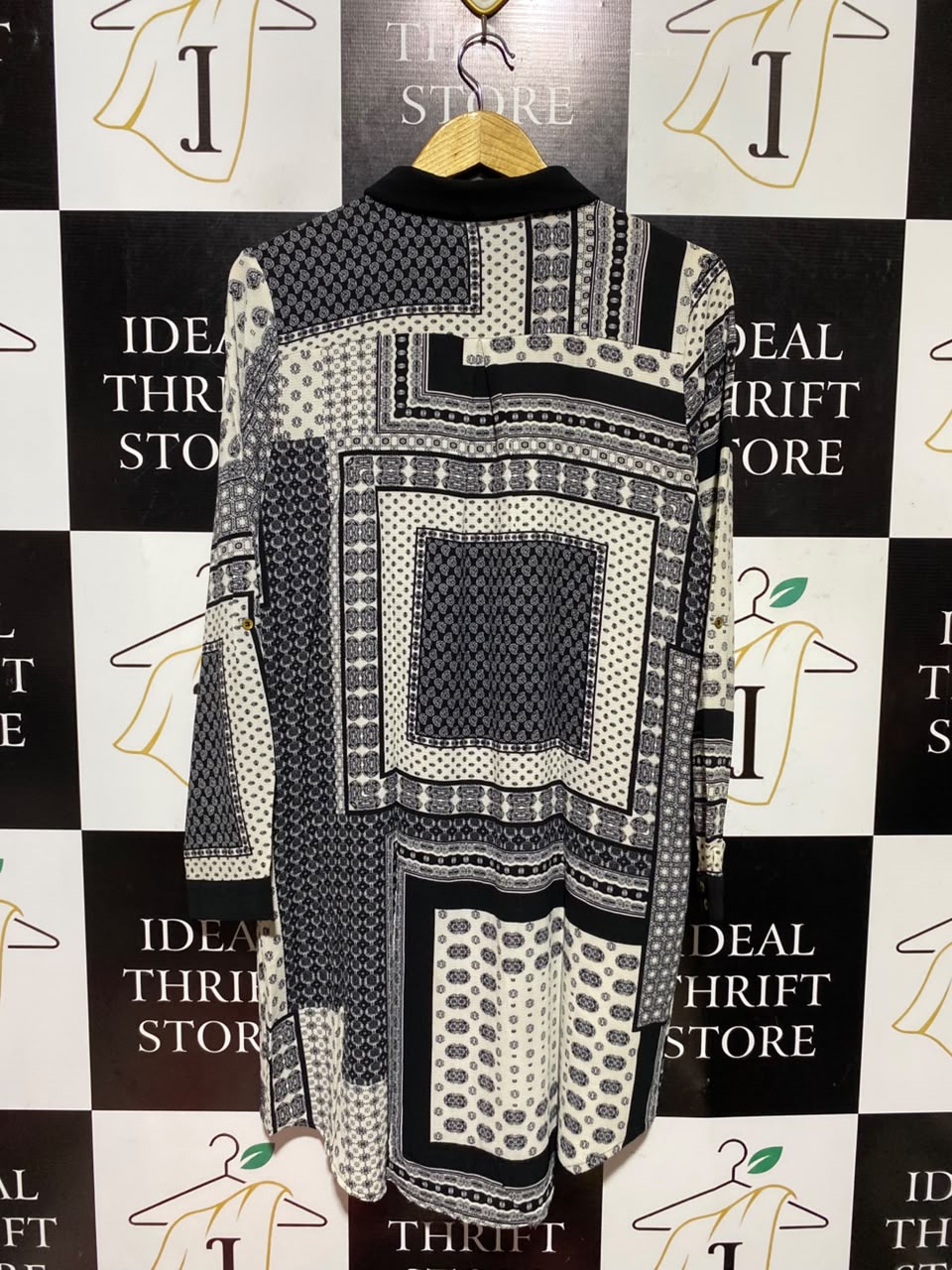 QUIZ |M| BUST 19| A1| BLACK AND WHITE PAISLEY PATCHWORK SHIRT DRESS WITH GOLD BUTTONS
