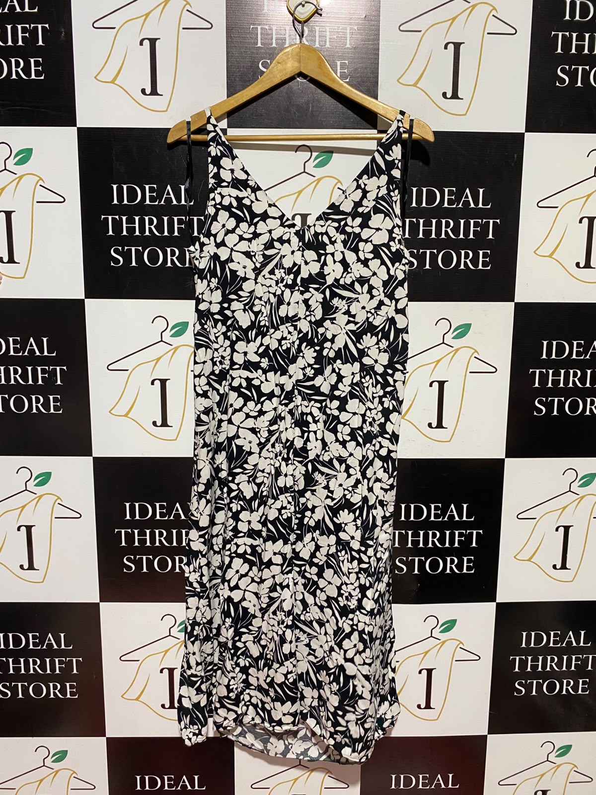PRIMARK |M| BUST 18| A2| BLACK AND WHITE FLORAL V-NECK SPAGHETTI STRAP MIDI SLIP DRESS WITH SIDE SLIT
