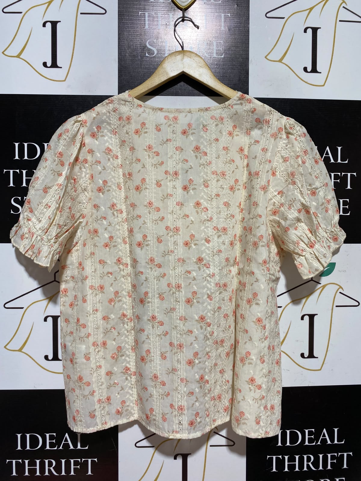 SHEIN CURVE |XS| BUST 22| A4| DELICATE FLORAL PRINT WITH ELEGANT LACE TRIM AND PUFF SLEEVES.