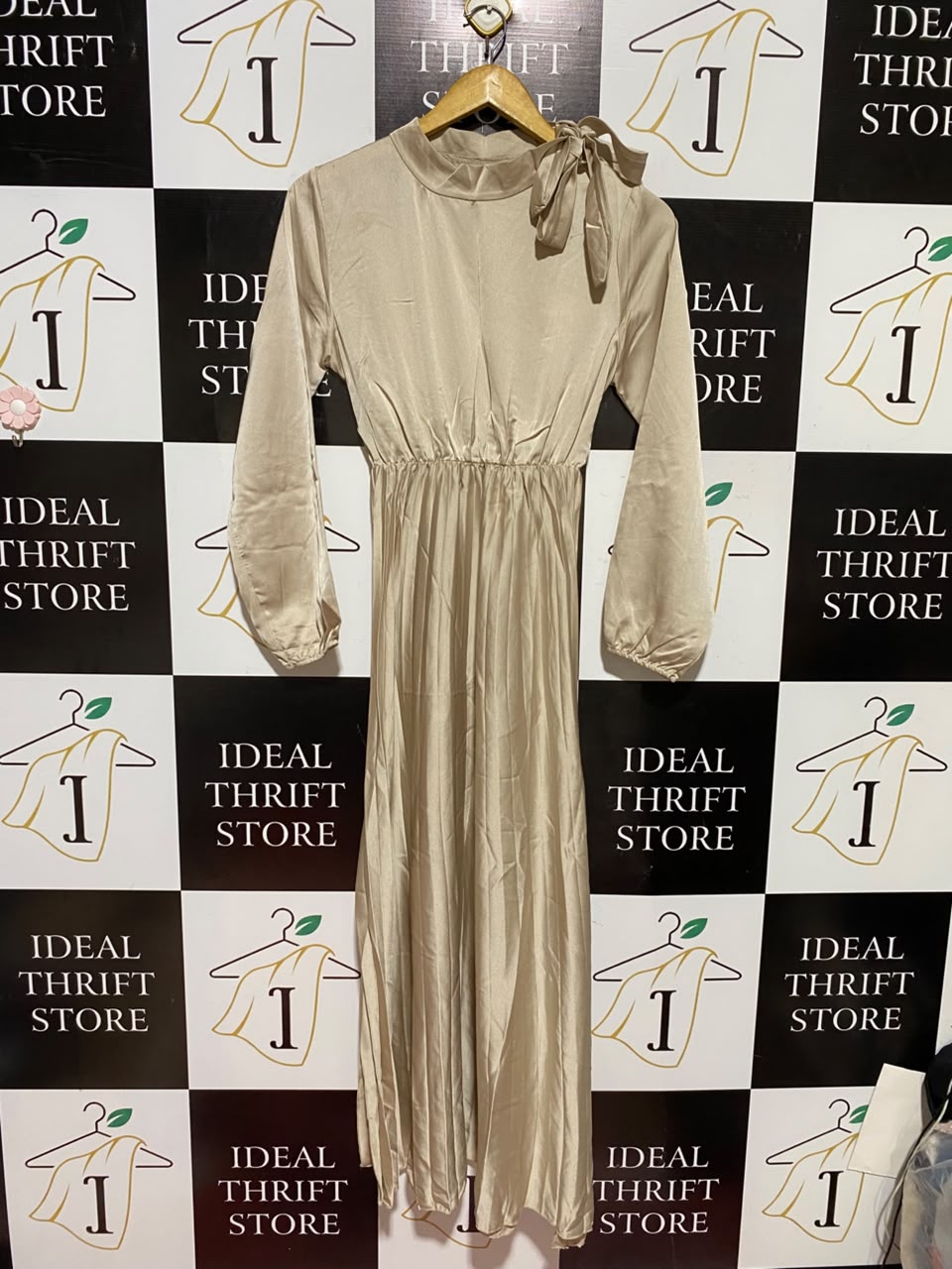 |M| BUST 17| A5| CHAMPAGNE GOLD SATIN HIGH-NECK MAXI DRESS - PLEATED TIE-NECK LONG-SLEEVE EVENING DRESS
