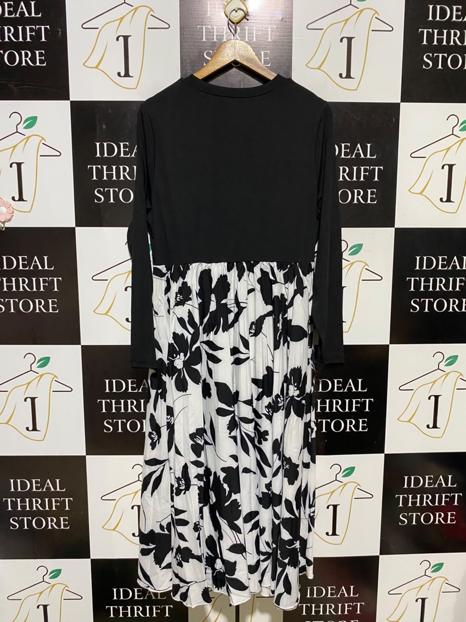 SHEIN CURVE |XL| BUST 19| A7| BLACK SOLID RIB-KNIT AND FLORAL PRINT CONTRAST MAXI DRESS