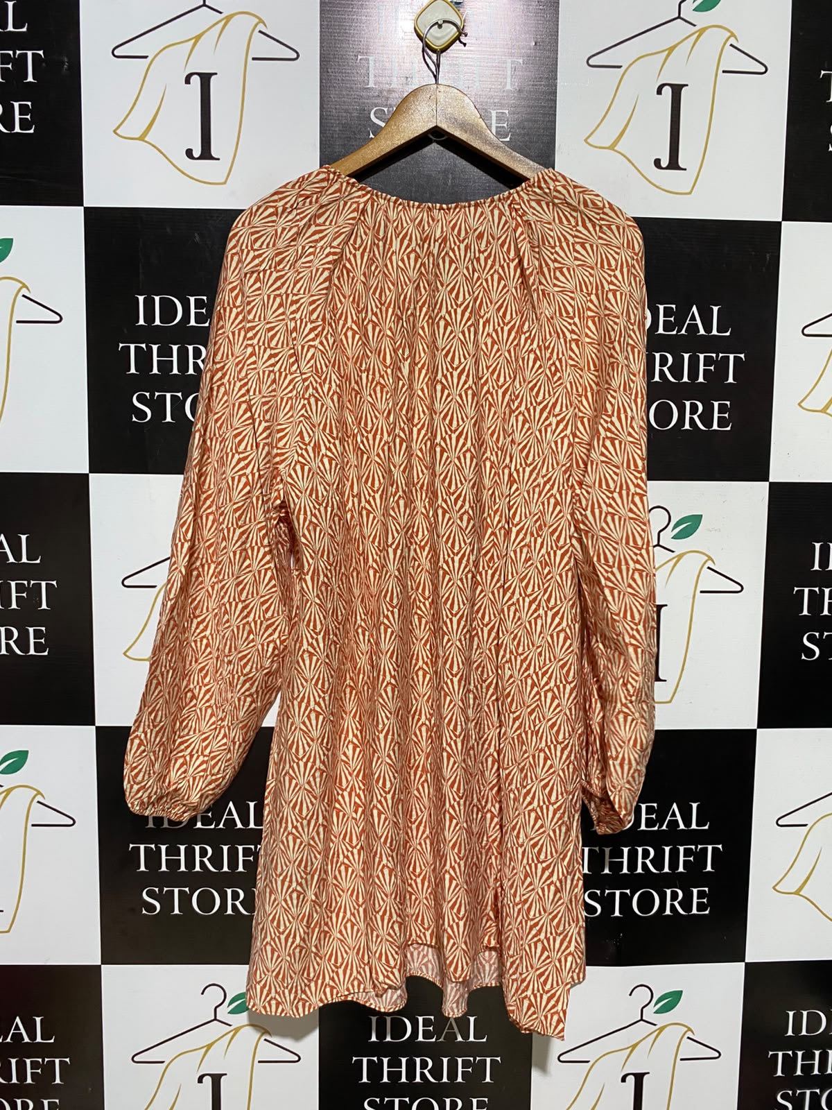 H&M |M| BUST 22| A8| ORANGE & CREAM GEOMETRIC PRINT V-NECK MINI DRESS