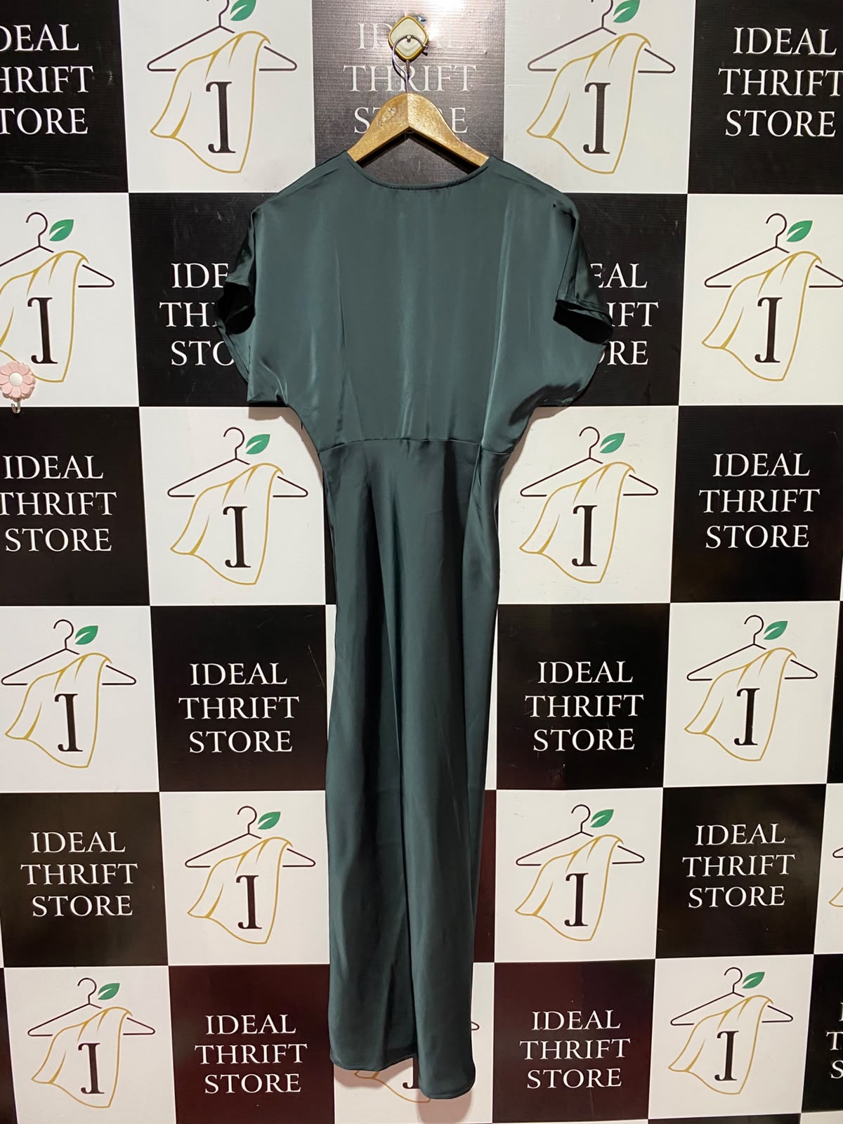 RIHOAS |S| BUST FREE| A9| SATIN V-NECK SHORT SLEEVE MAXI DRESS - EMERALD GREEN