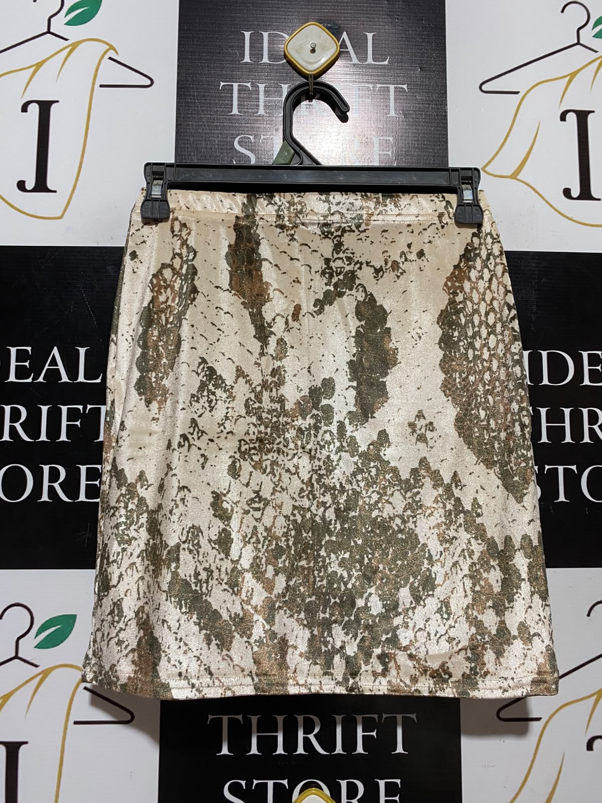PRETTYLITTLE THING |XS| WAIST 24| A9| METALLIC SNAKESKIN PRINT MINI SKIRT - SHIMMER GOLD & OLIVE