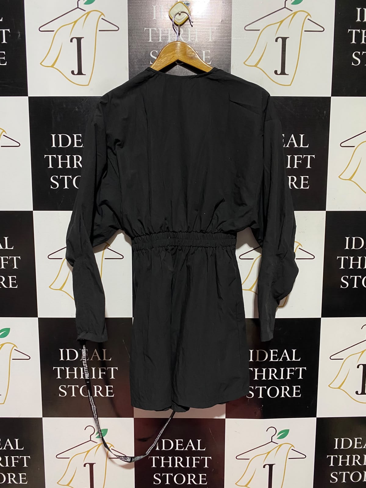 PRETTYLITTLE THING |S| BUST FREE| A12| WOMEN'S SOLID BLACK CINCHED WAIST V-NECK MINI SHIRT DRESS