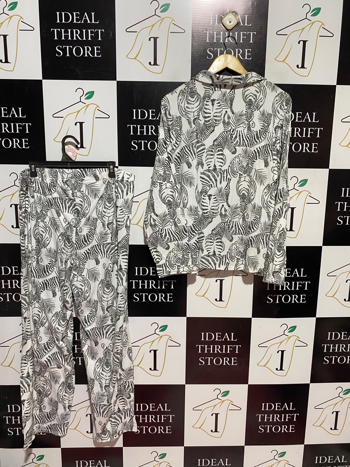 TIME TO DREAM |XL| A11|WOMEN'S BLACK & WHITE ZEBRA ILLUSTATIVE PRINT PAJAMA NIGHTWEAR SET
