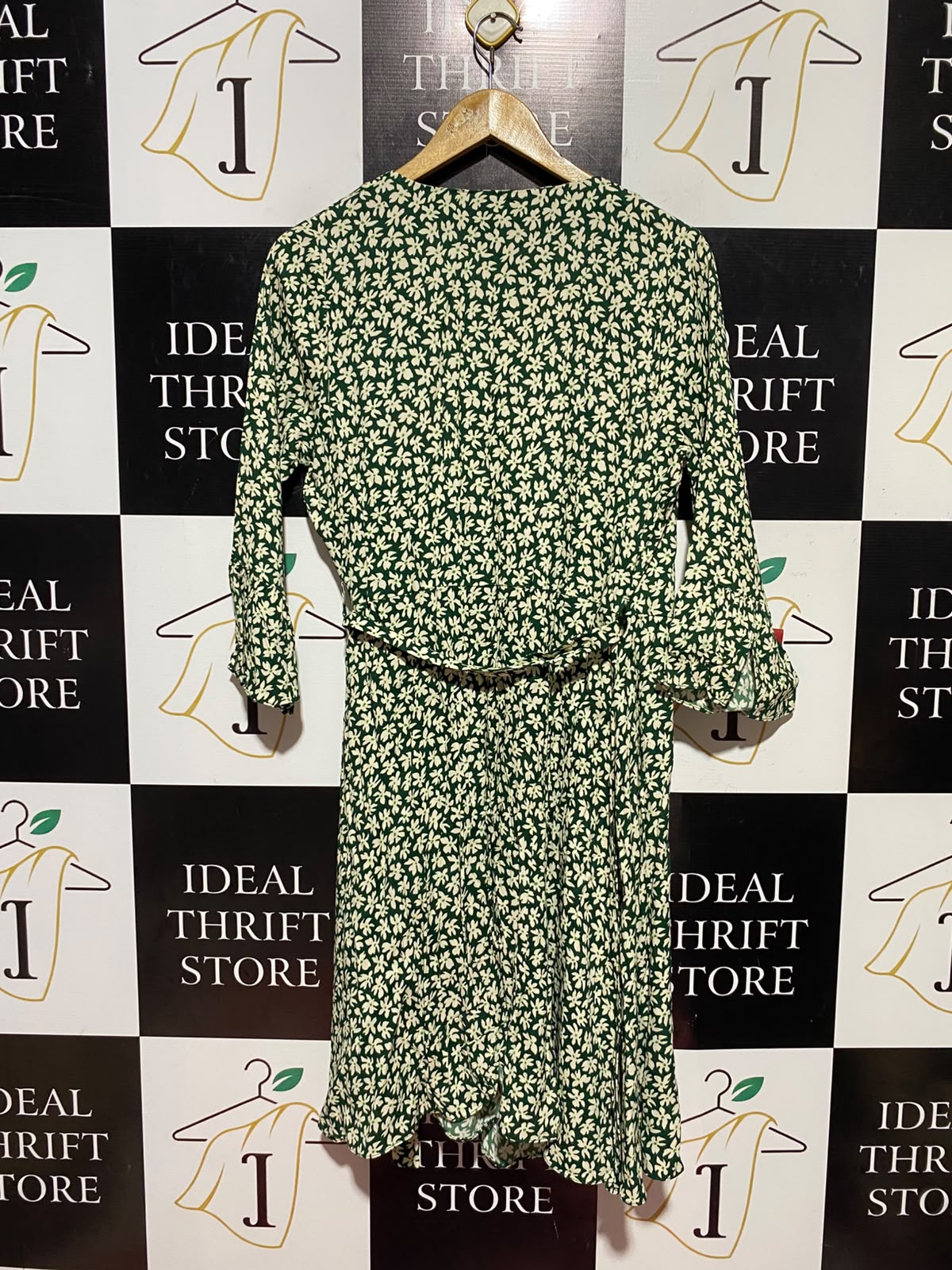 SHE GOES WEAR |M| BUST 18| A13| GREEN & WHITE FLORAL WRAP DRESS - 3/4 SLEEVE MIDI DRESS