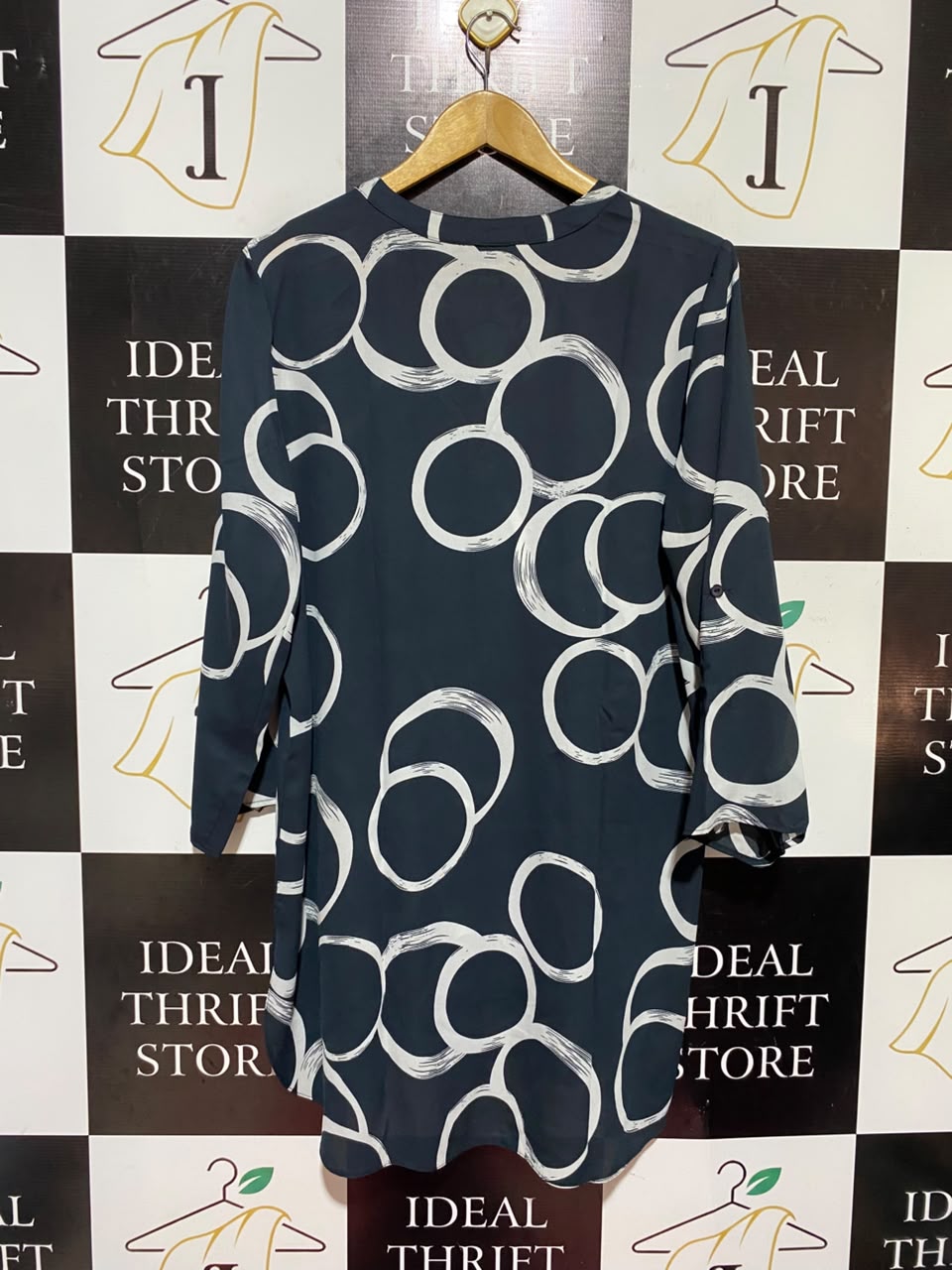 ROMAN |M| BUST 22| A15| BLACK & WHITE GEOMETRIC CIRCLE PRINT TUNIC - 3/4 SLEEVE V-NECK KURTI / BLOUSE