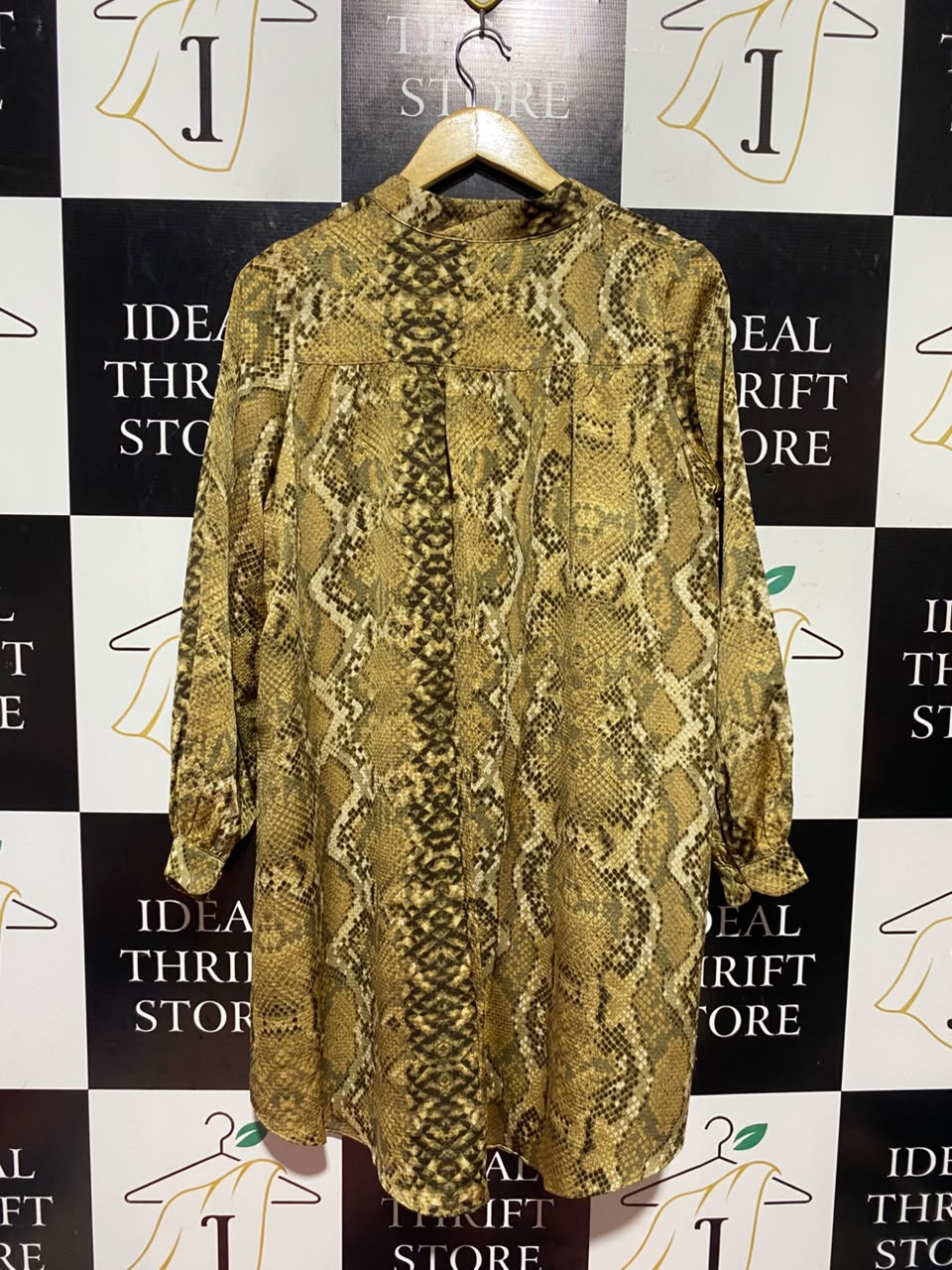 H&M |M| BUST 21| A17| WOMEN'S BOLD SNAKE PRINT LONG-SLEEVE BUTTON-DOWN SHIRT