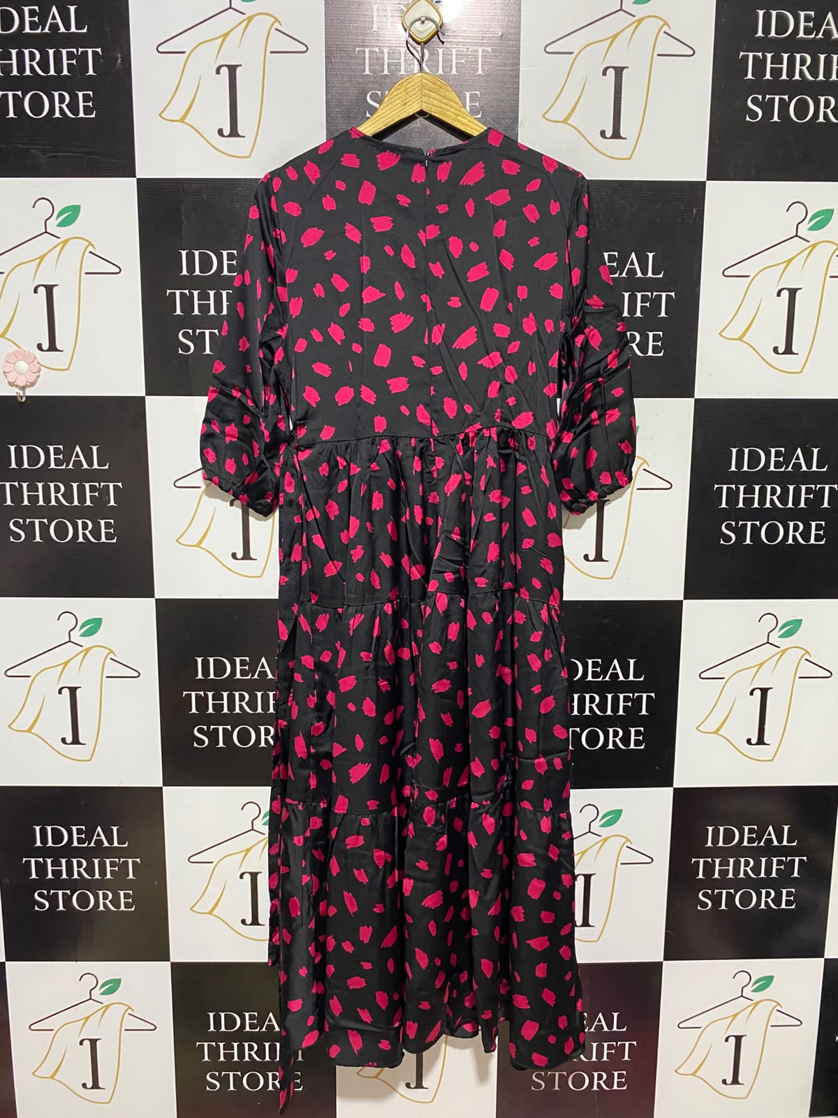 GIRL IN MIND |M| BUST 18| A18| BLACK & PINK BRUSHSTROKE TIERED MIDI DRESS