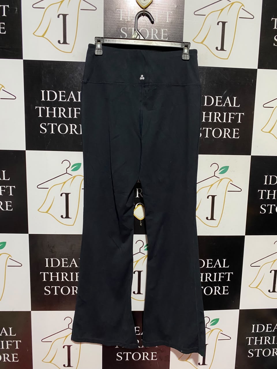 BLACK |M| WAIST 28| A19| CLASSIC BLACK HIGH-WAISTED ATHLETIC FLARE LEGGINGS