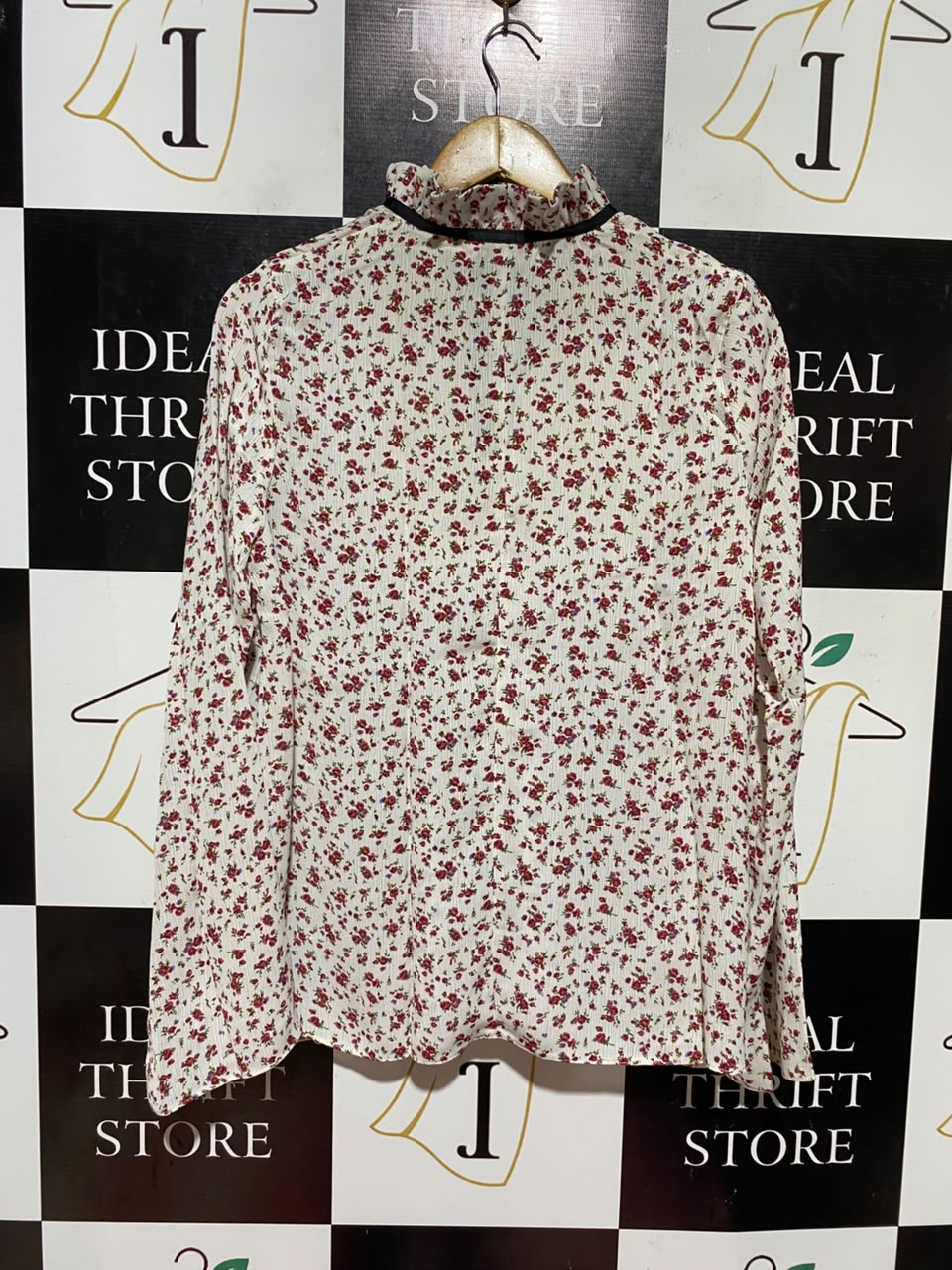 BECLOIMED VINTAGE |L| BUST 21| A19| CREAM AND RED DITSY FLORAL RUFFLE-NECK LONG-SLEEVE BLOUSE