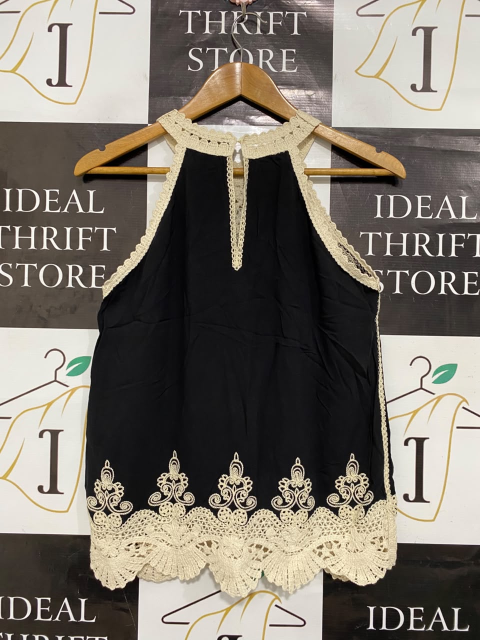 NEW LOOK |S| BUST 17| A20| BLACK AND BEIGE CROCHET LACE HALTER TOP