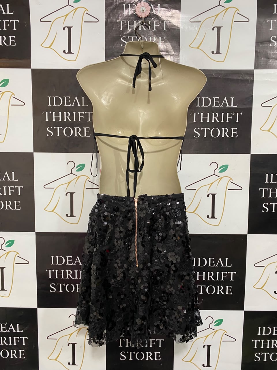 ATMOS & HERE |S| A22| BLACK HALTER SEQUIN CROP TOP AND SKIRT TWO-PIECE SET | GLAMOROUS PARTY OUTFIT