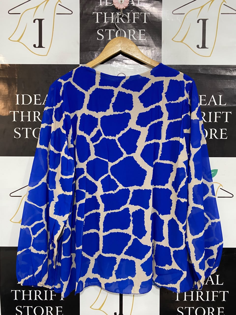 BONMARCHE |XL| BUST 21| A23| ROYAL BLUE AND CREAM GIRAFFE ANIMAL PRINT PLEATED BLOUSE | LONG-SLEEVE CASUAL TOP