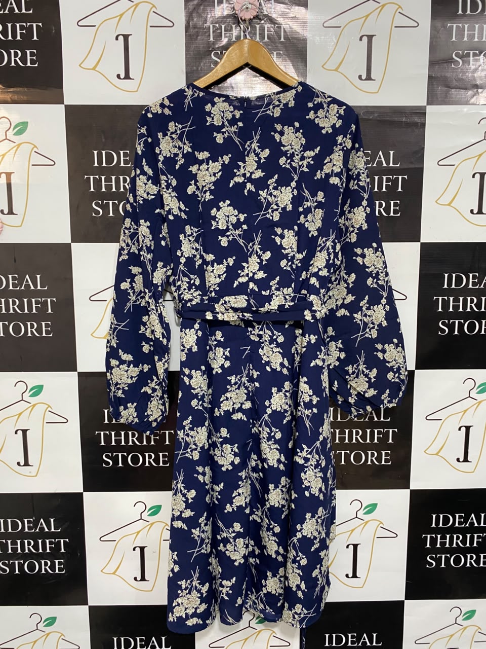 SHEIN CURVE |XL| BUST 22| A23| NAVY BLUE AND WHITE FLORAL V-NECK TIE-WAIST MIDI DRESS