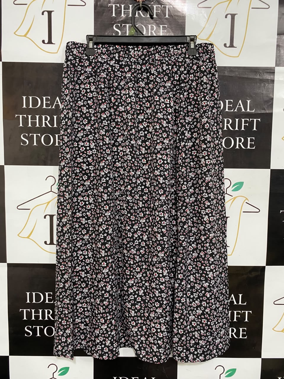CURVZY |XL| WAIST 32| A24| BLACK DITSY FLORAL MIDI SKIRT WITH FRONT BUTTONS