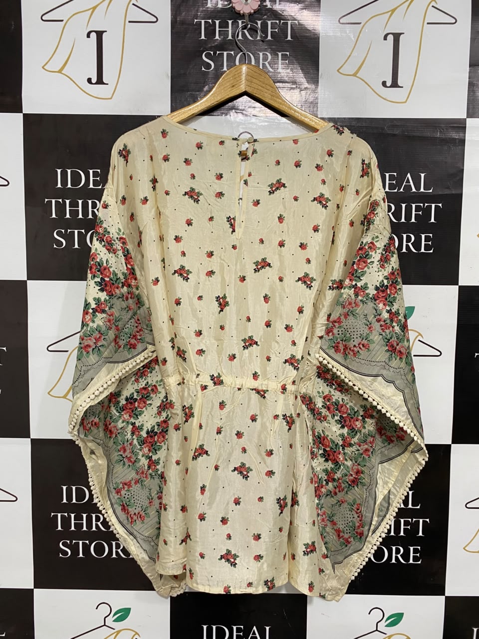 RIVER ISLAND |L| BUST FREE| A26| CREAM RED FLORAL LACE TRIM TIE WAIST PONCHO TOP