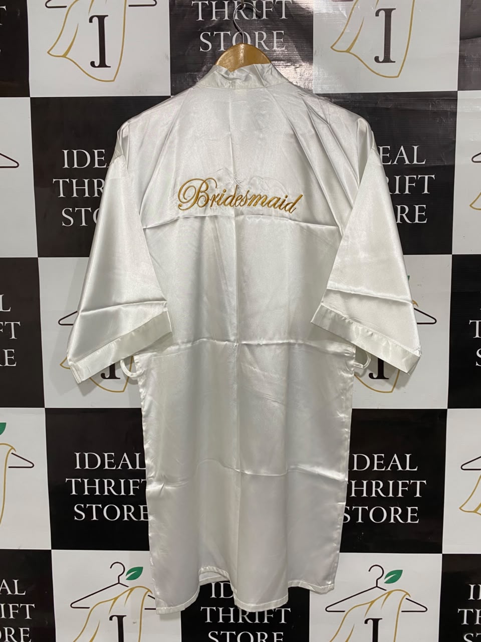 |M| BUST 21| A25| WHITE SATIN BRIDESMAID ROBE KIMONO SLEEVE LOUNGEWEAR
