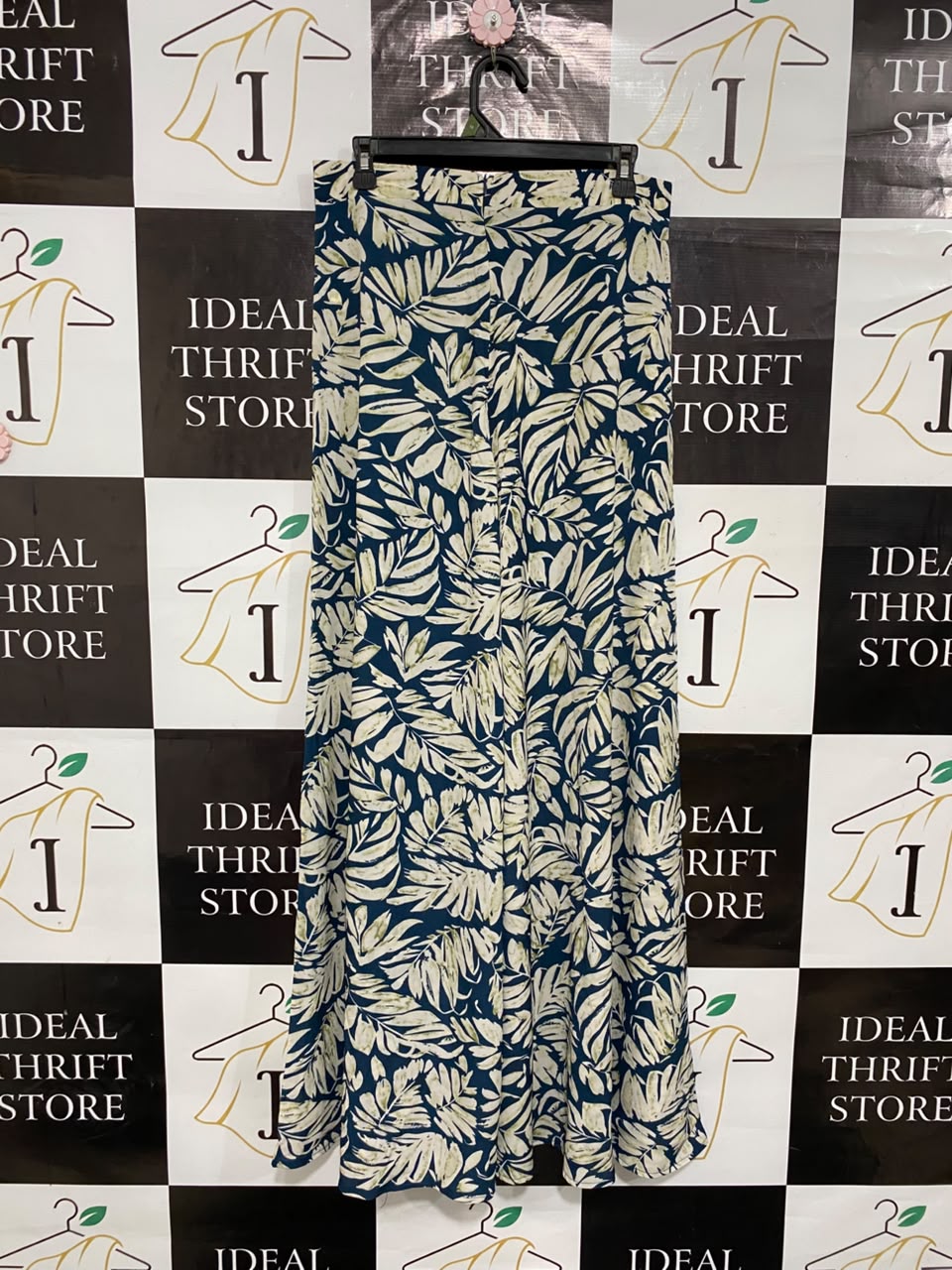 SHEIN |L| WAIST 30| A25| NAVY BLUE AND WHITE TROPICAL LEAF PRINT WIDE LEG PALAZZO PANTS