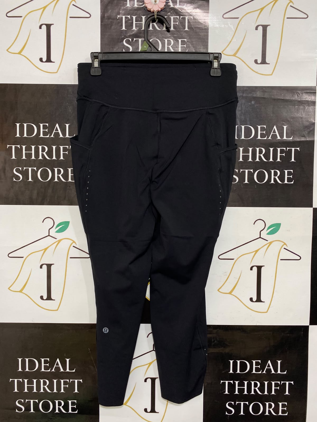LULULEMON |M| WAIST 28| WOMEN'S BLACK HIGH-WAISTED ATHLETIC CROPPED LEGGINGS WITH SIDE POCKETS AND REFLECTIVE ACCENTS