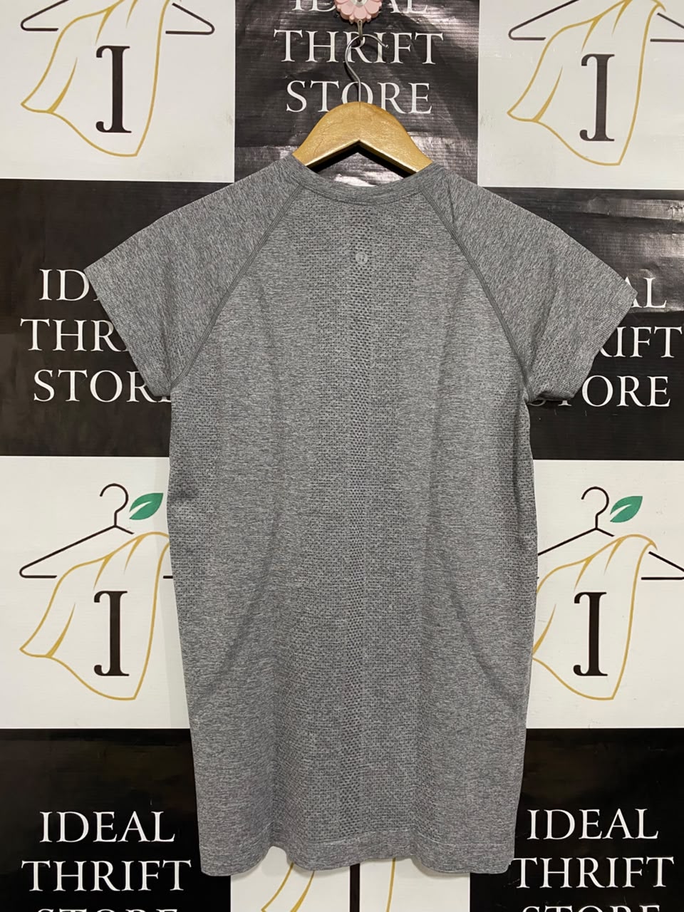 LULULEMON |M| BUST 17| WOMEN'S GREY HEATHERED "USC" SEAMLESS SHORT-SLEEVE ATHLETIC T-SHIRT ACTIVEWEAR