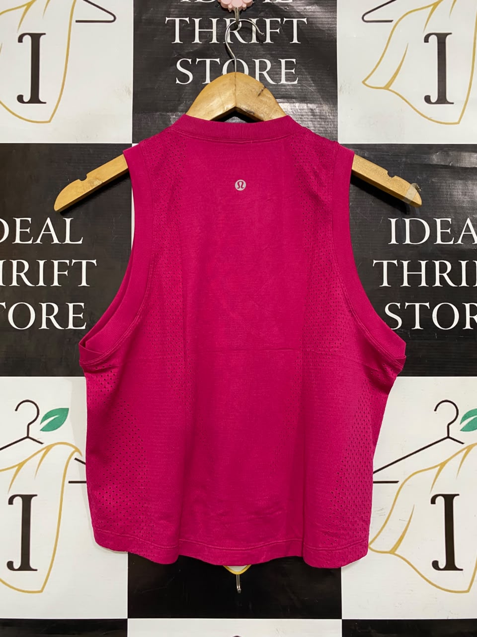 LULULEMON |S| BUST 17| BRIGHT PINK FUSCHIA SEAMLESS ATHLETIC CROP TANK TOP