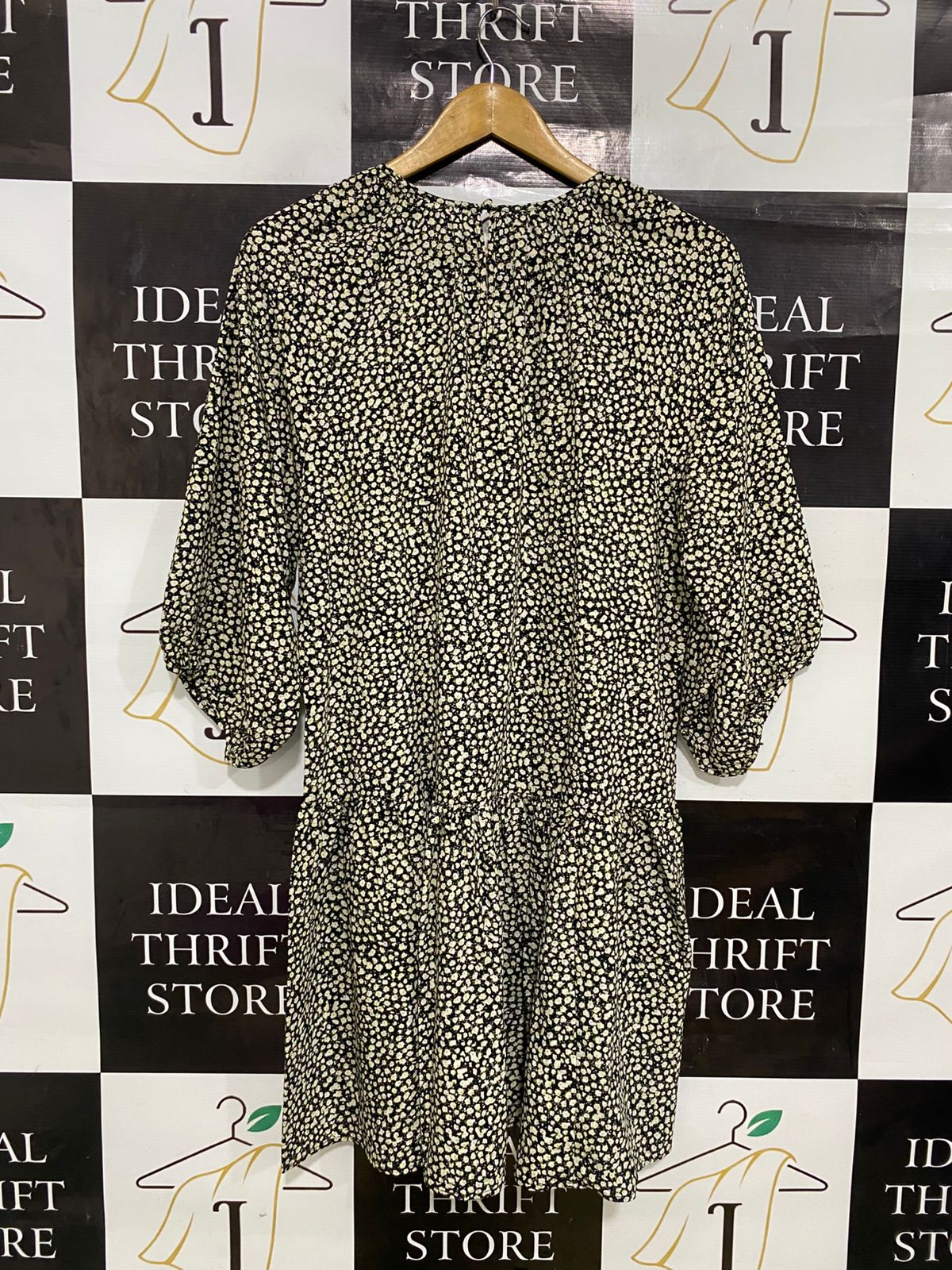 H&M |XS| BUST 21| A31| BLACK & WHITE DAISY FLORAL PRINT TIERED MINI DRESS