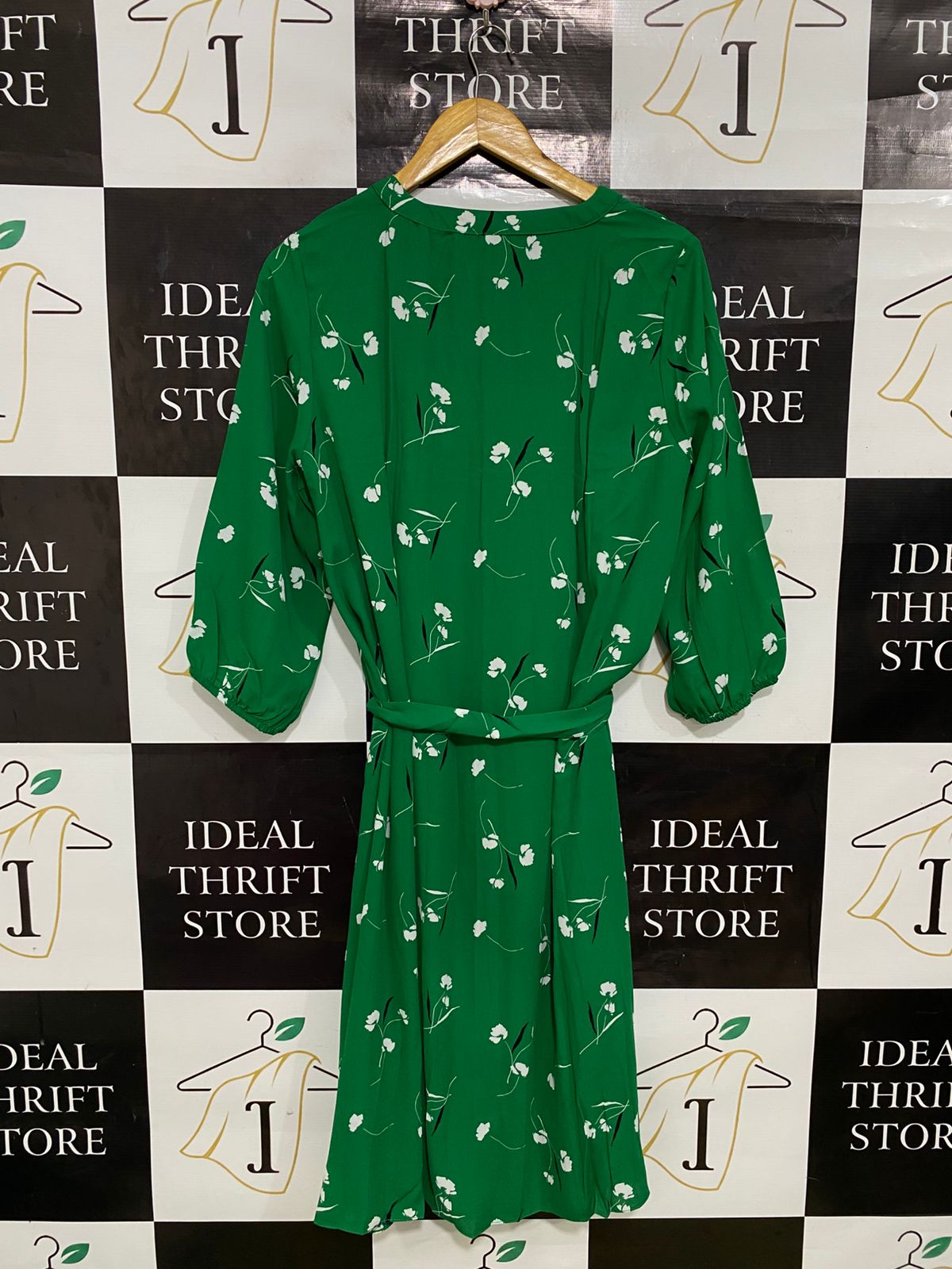 & ME |M| BUST 19| A31| GREEN FLORAL V-NECK TIE-WAIST MIDI DRESS