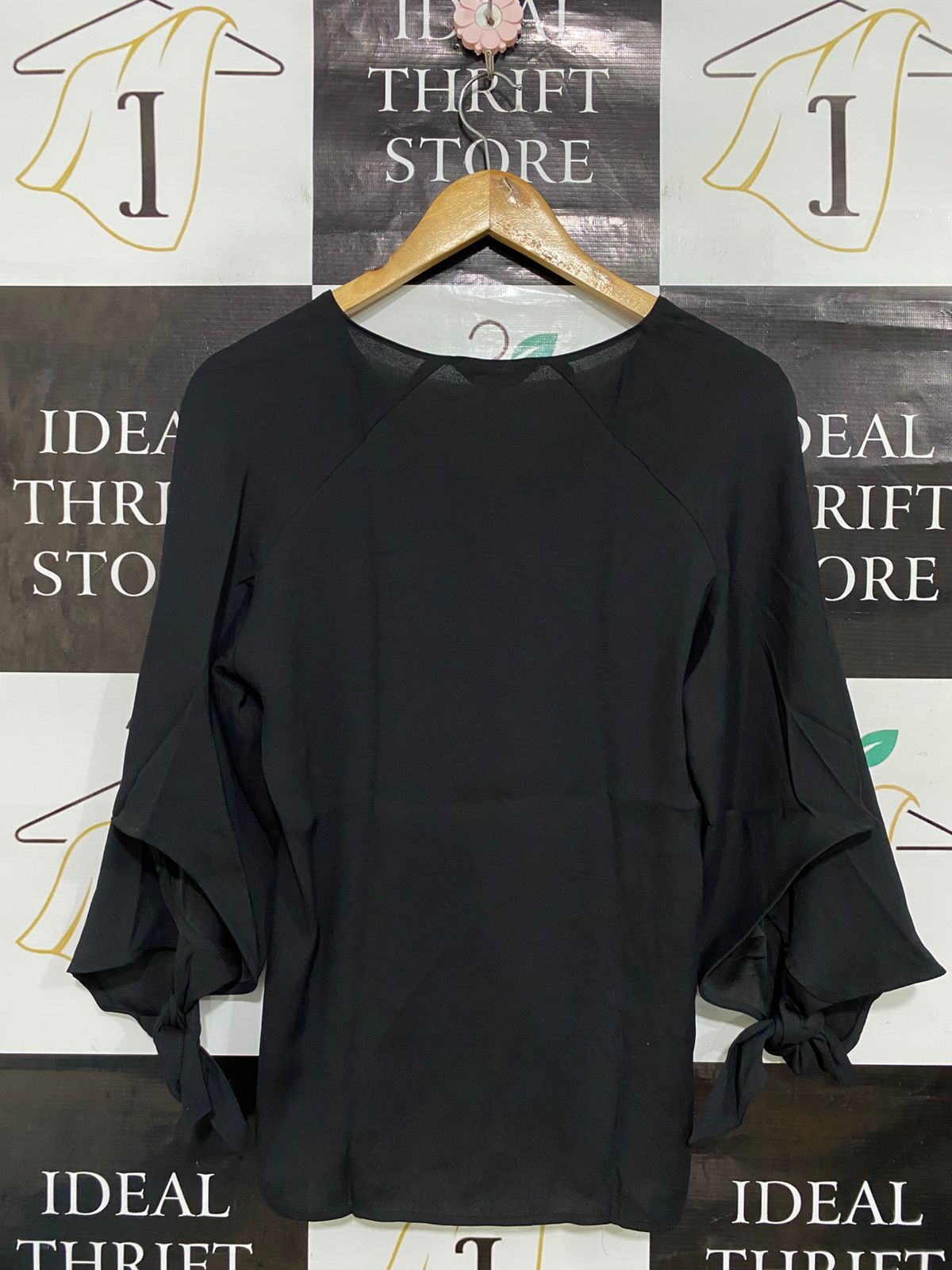 VERONIKA MAINE |S| BUST 17| A31| MAINE BLACK V-NECK TIE-SLEEVE BLOUSE