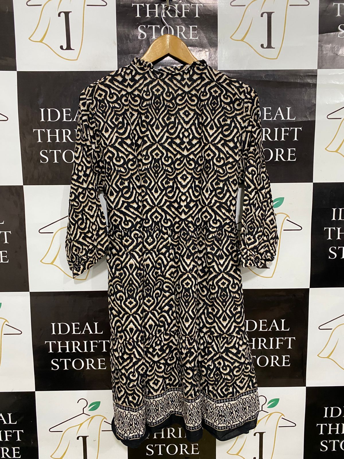 F&F |L| BUST 19| A32| BLACK & BEIGE GEOMETRIC TRIBAL-PRINT V-NECK BELTED MIDI DRESS