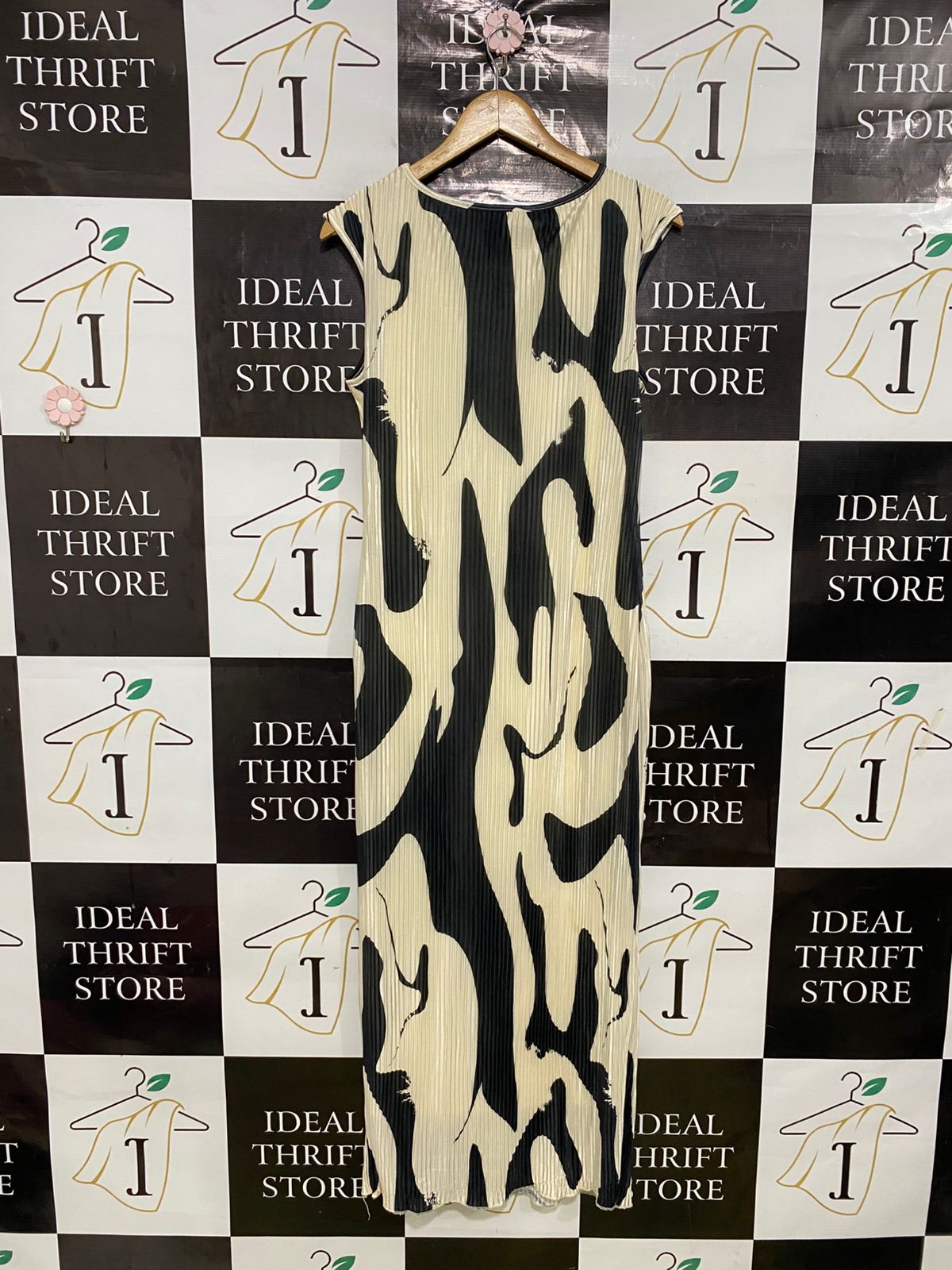 SHEIN |XS| BUST 17| A33| BLACK & CREAM ABSTRACT PLEATED SLEEVELESS MIDI DRESS