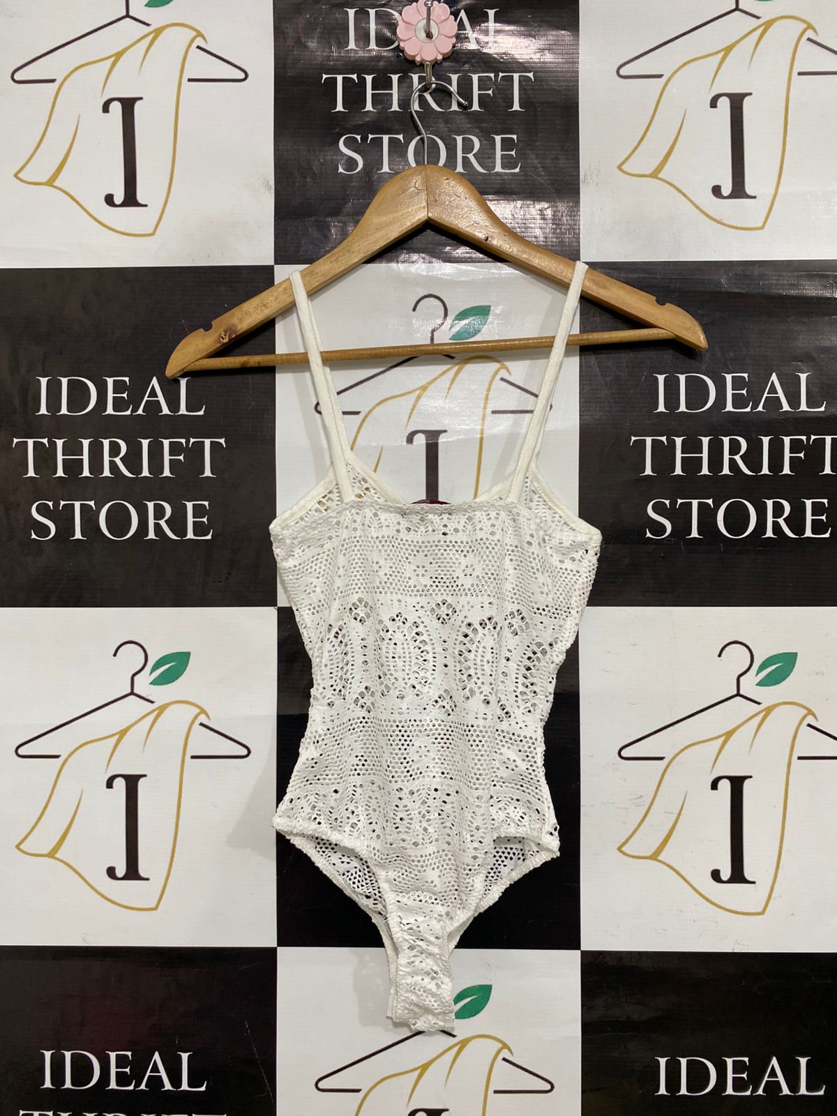 MISSI LONDON |XS| BUST 12| A34| WHITE LACE CROCHET SPAGHETTI-STRAP BODYSUIT