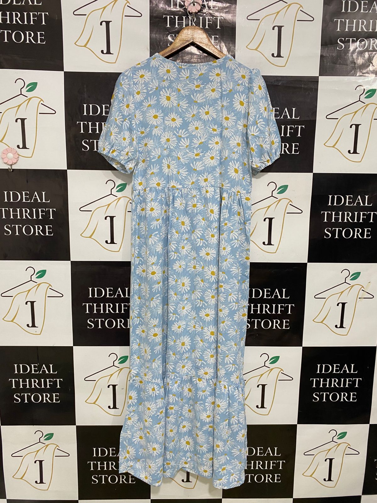 QED LONDON |L| BUST 19| A34| ICE BLUE & WHITE DAISY FLORAL PRINT SHORT-SLEEVE MIDI DRESS