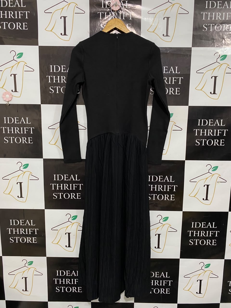 YASMIN |M| BUST 16| A35| BLACK LONG-SLEEVE PLEATED-SKIRT MAXI DRESS