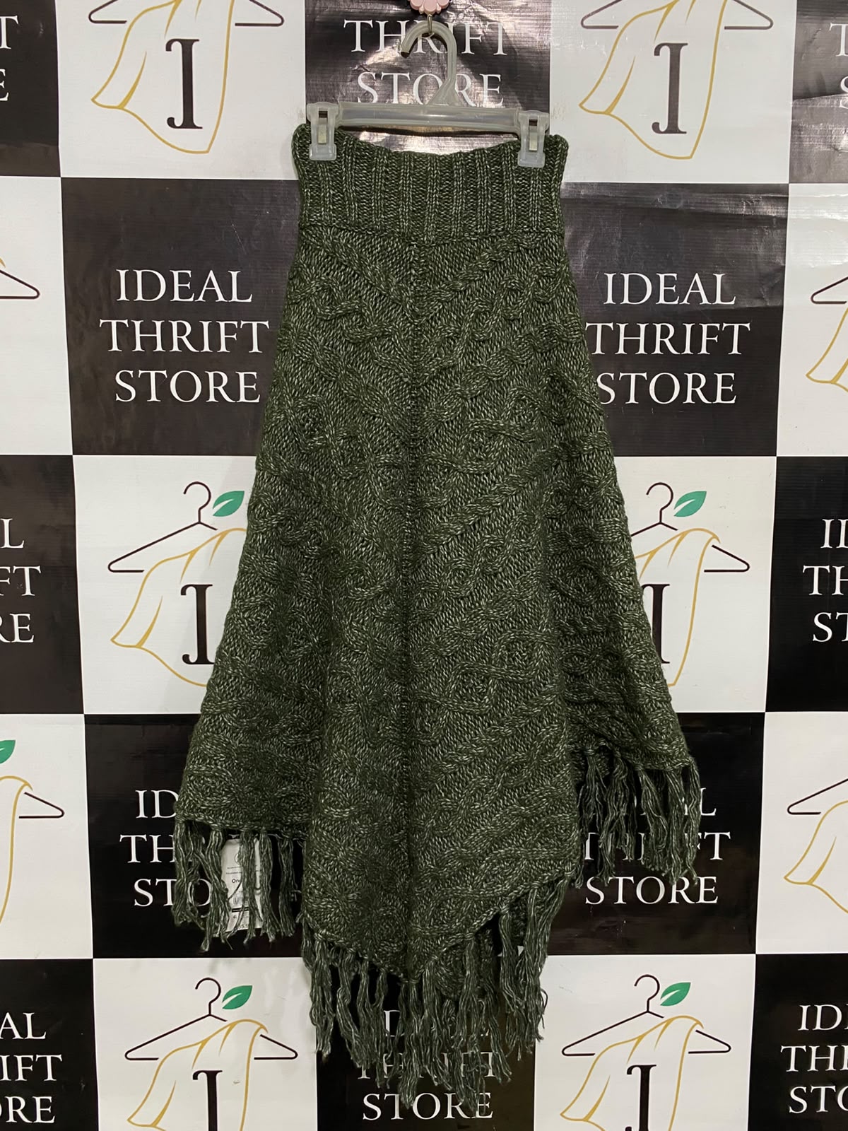 TIME AND TRU |XS| WAIST 22| A36| OLIVE GREEN CABLE-KNIT FRINGED PONCHO WRAP