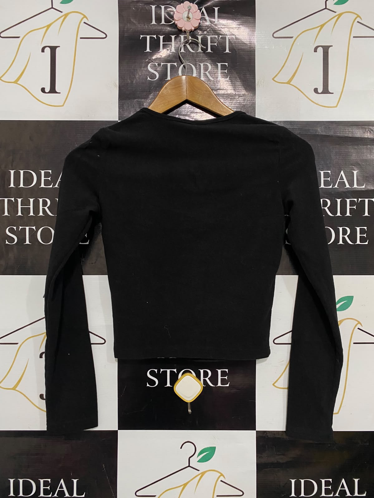 DAZY |S| BUST 14| A36| BLACK CREW-NECK LONG-SLEEVE FITTED CROPPED TOP
