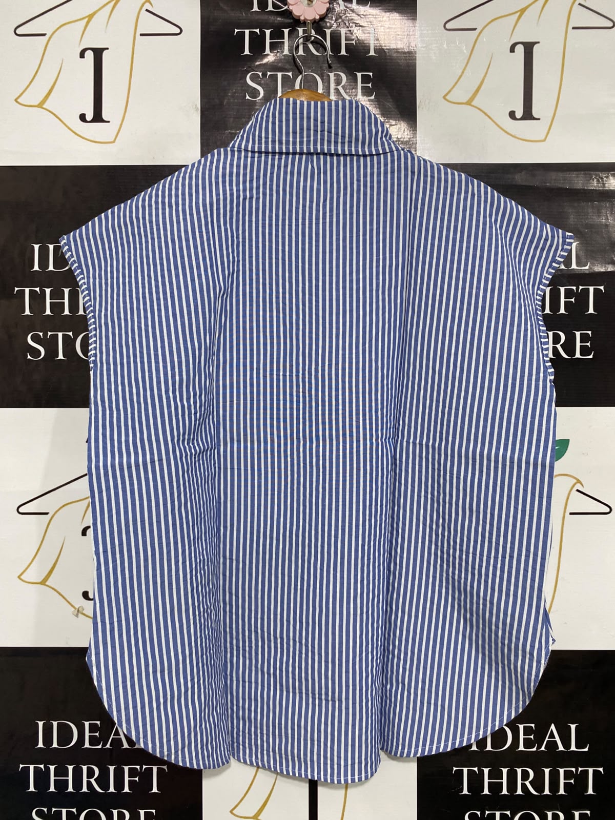 |M| BUST 22| A38| BLUE & WHITE STRIPED SLEEVELESS BUTTON-DOWN SHIRT