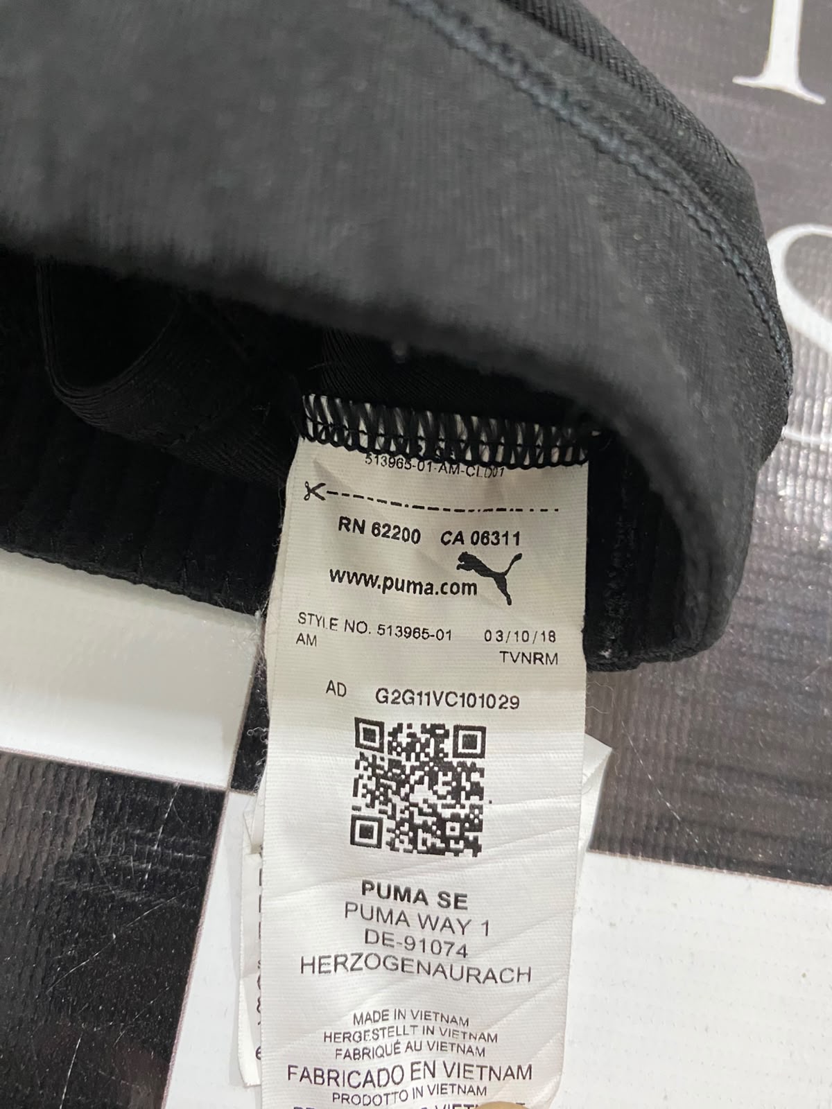 PUMA |S| BUST 12| A37| BLACK & SILVER LEAPING CAT ATHLETIC SPORTS BRA