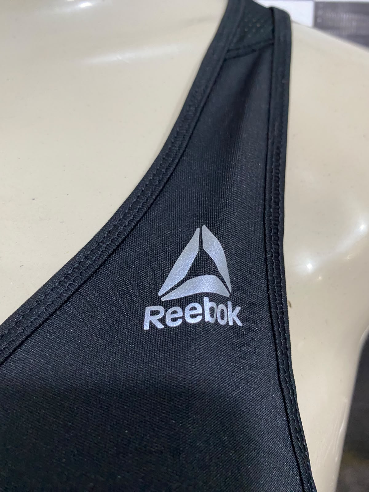 REEBOK |S| BUST 16| A37| CLASSIC BLACK ATHLETIC RACERBACK TANK TOP