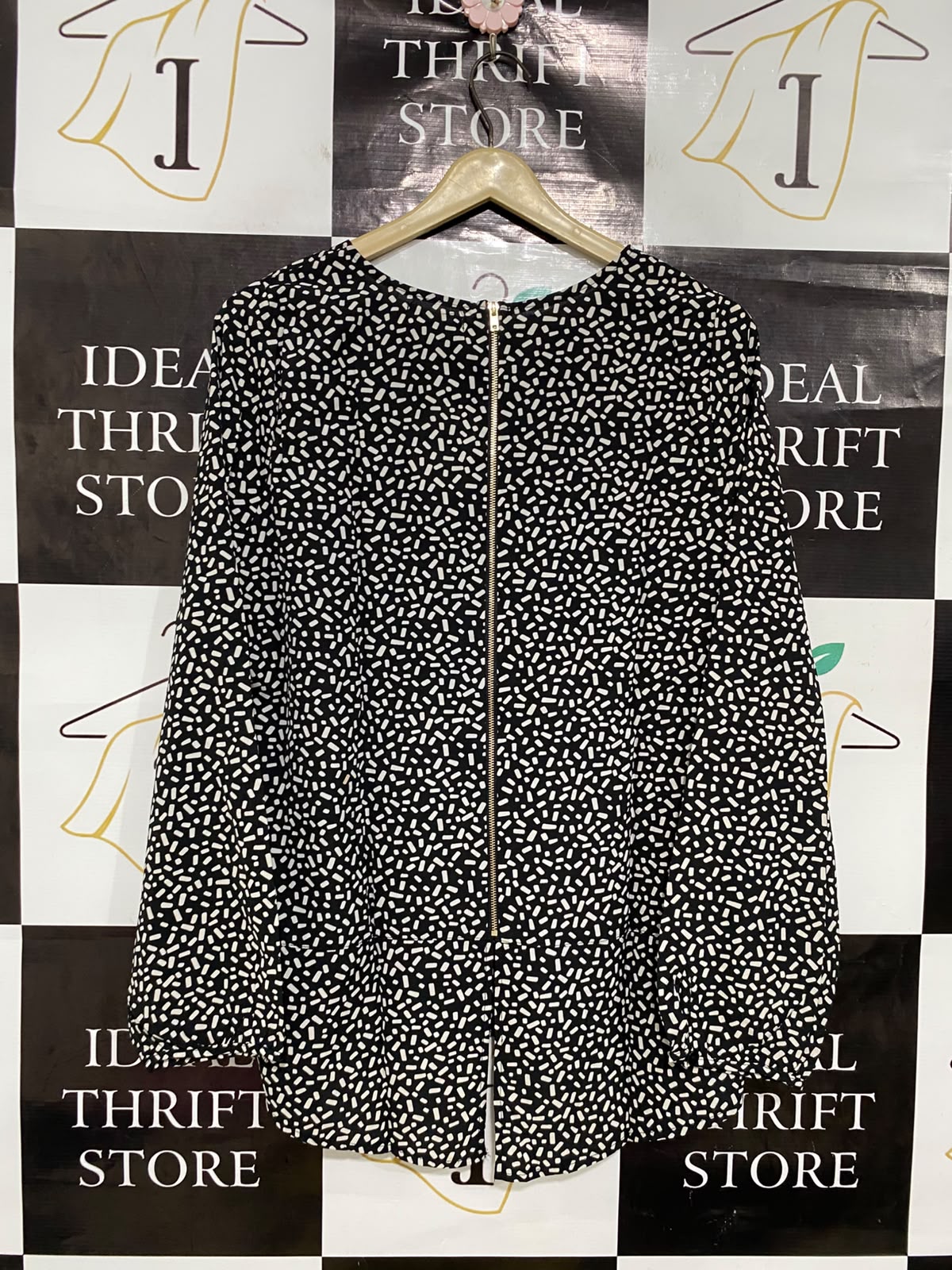 MORACLE |L| BUST 20| A41| BLACK AND WHITE ABSTRACT PRINT LONG-SLEEVE UTILITY BLOUSE