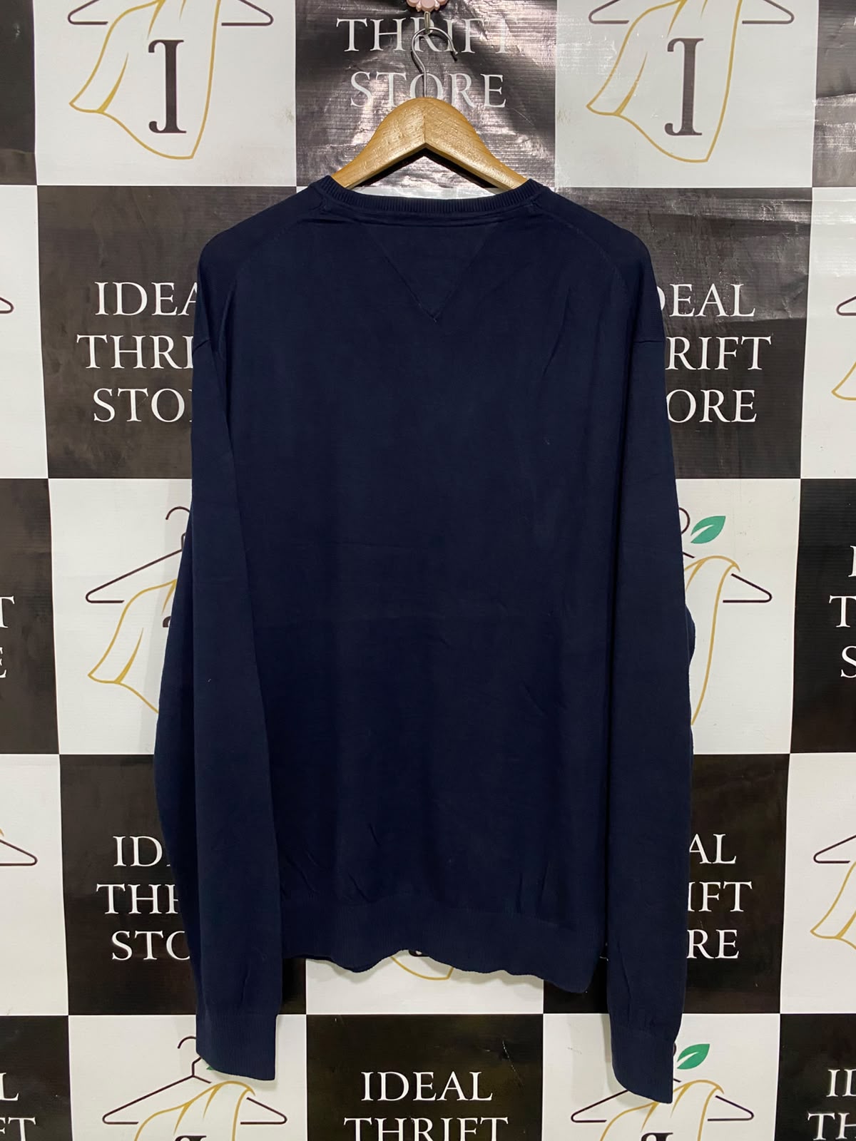 TOMMY HILFIGER |XL| BUST 25| A42| NAVY V-NECK WINTER UTILITY KNIT SWEATER